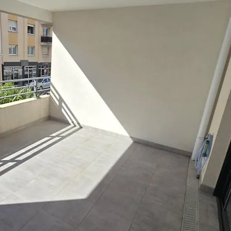 Spacious T3 With Garden In Saint-raphael شقة