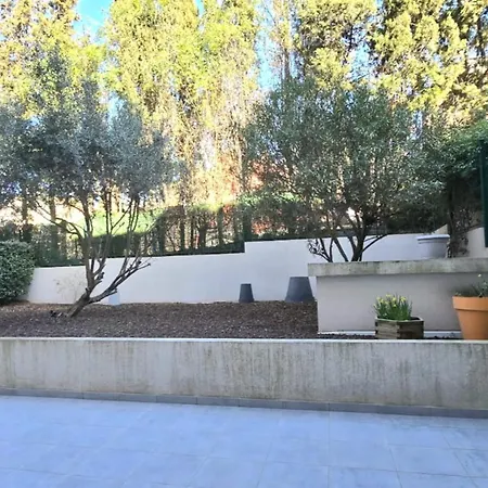 Apartment Spacious T3 With Garden In Saint-raphael