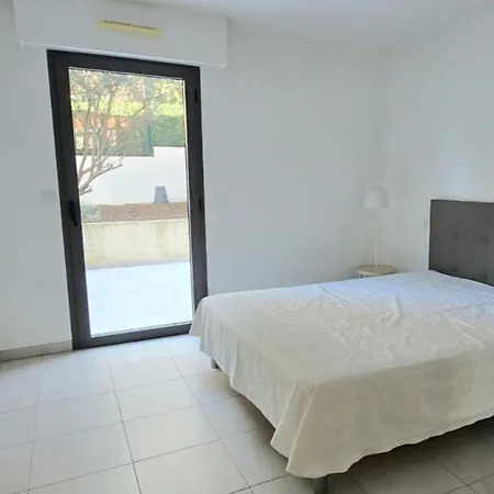 Spacious T3 With Garden In Saint-raphael Διαμέρισμα