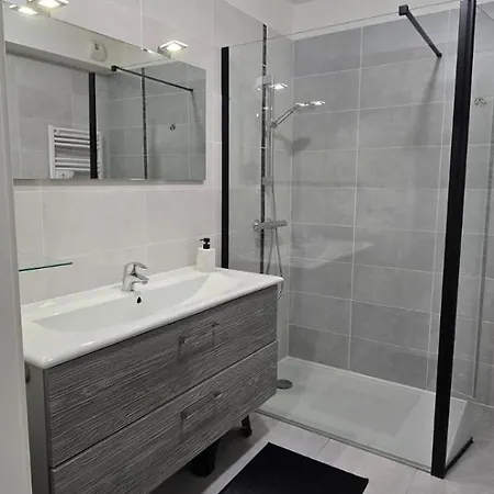 Spacious T3 With Garden In Saint-raphael Διαμέρισμα