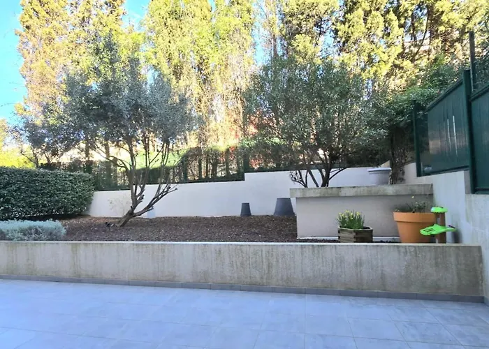 Apartment Spacious T3 With Garden In Saint-raphael