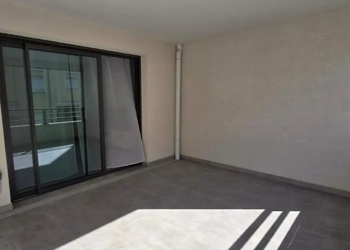 Spacious T3 With Garden In Saint-raphael